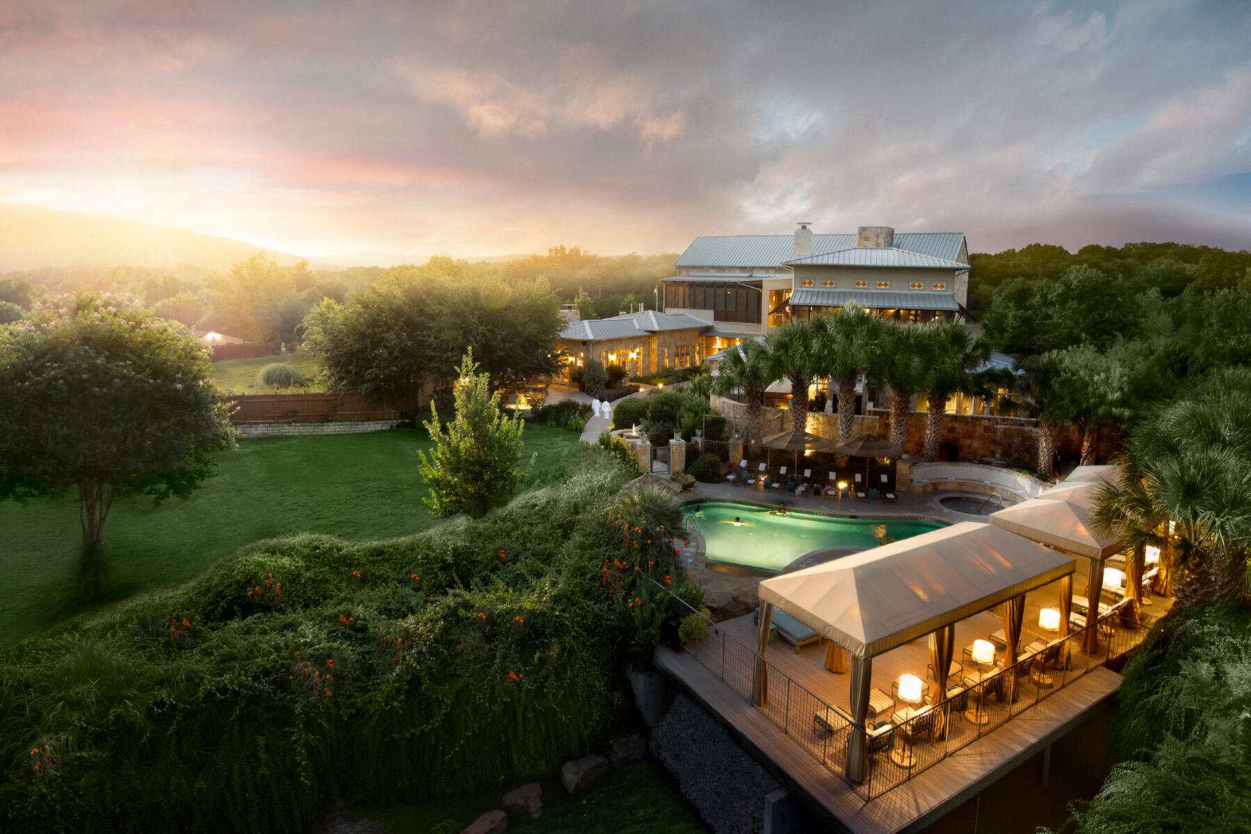 <a href='https://www.fodors.com/world/north-america/usa/texas/austin/experiences/news/photos/best-things-to-do-in-austin#'>From "The 15 Best Things to Do in Austin, Texas (And the Top Things to Avoid): The Best Luxury Hotel: Lake Austin Spa Resort"</a>