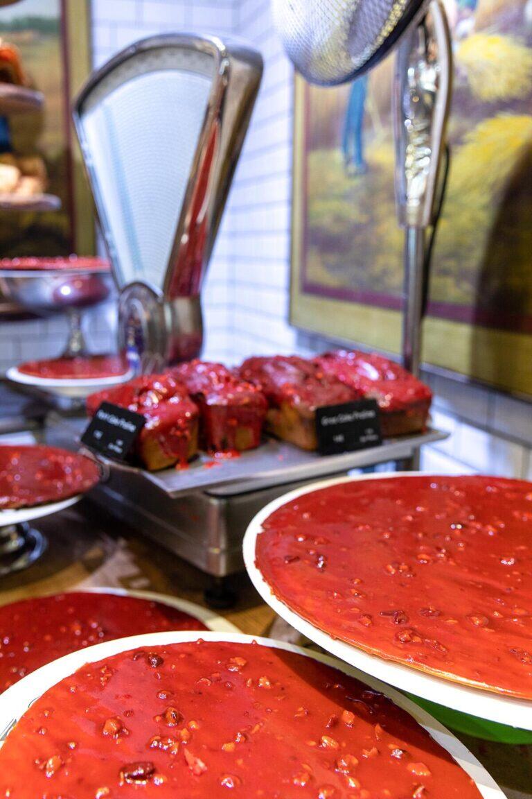 <a href='https://www.fodors.com/world/europe/france/lyon-and-the-alps/places/lyon/experiences/news/photos/the-best-things-to-do-in-lyon-and-top-things-to-avoid#'>From "The 14 Best Things to Do in Lyon (and Top Things to Avoid): Taste a Praline Tarte"</a>