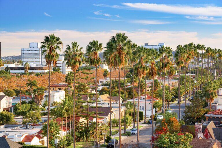 <a href='https://www.fodors.com/world/north-america/usa/california/los-angeles/experiences/news/photos/best-things-to-do-in-los-angeles#'>From "The 11 Best Things to Do in Los Angeles (and Top Things to Avoid): See the Stars (or at Least Their Houses)"</a>