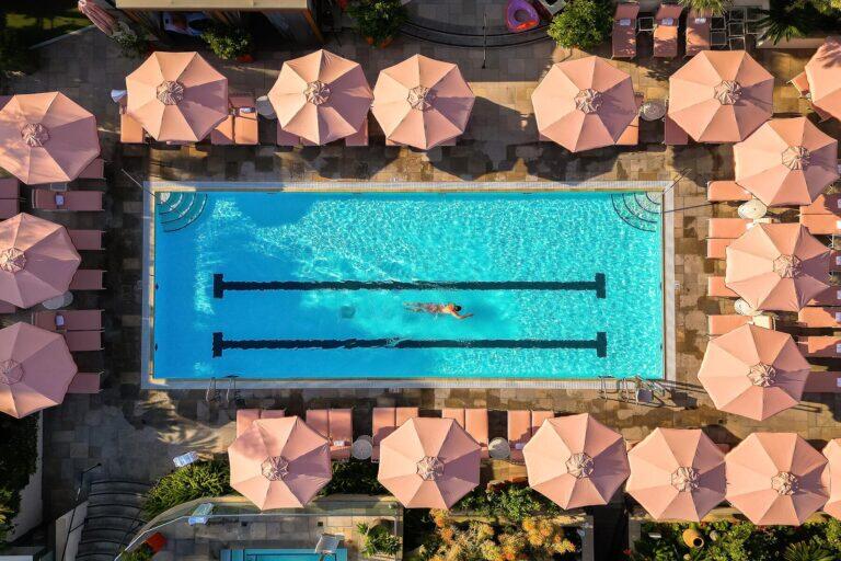 <a href='https://www.fodors.com/world/north-america/usa/california/los-angeles/experiences/news/photos/best-things-to-do-in-los-angeles#'>From "The 11 Best Things to Do in Los Angeles (and Top Things to Avoid): Best Luxury Hotel: The Four Seasons Beverly Hills"</a>