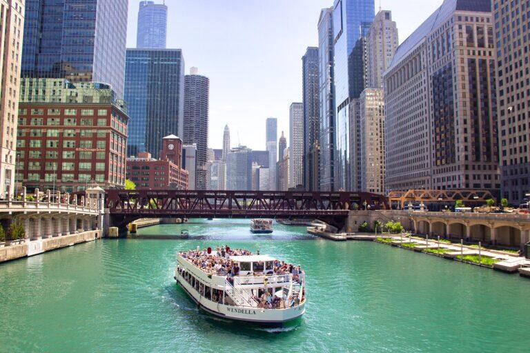 <a href='https://www.fodors.com/world/north-america/usa/illinois/chicago/experiences/news/photos/best-things-to-do-in-chicago#'>From "The 14 Best Things to Do in Chicago (and Top Things to Avoid): Wendella Tours & Cruises’ River Architecture Tour"</a>