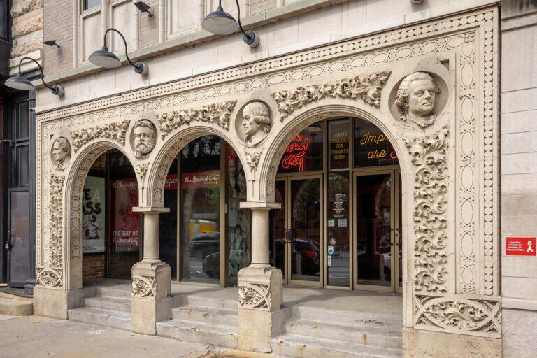 <a href='https://www.fodors.com/world/north-america/usa/illinois/chicago/experiences/news/photos/best-things-to-do-in-chicago#'>From "The 14 Best Things to Do in Chicago (and Top Things to Avoid): Second City"</a>