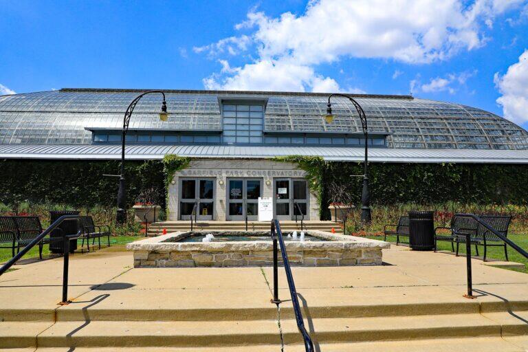 <a href='https://www.fodors.com/world/north-america/usa/illinois/chicago/experiences/news/photos/best-things-to-do-in-chicago#'>From "The 14 Best Things to Do in Chicago (and Top Things to Avoid): Garfield Park Conservatory"</a>