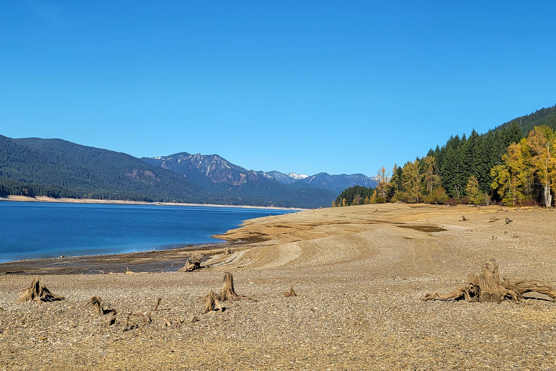 1_USA_Washington_Kachess dried up lake bed_Lake dry climate_Shutterstock_2445978825_Alex Blaze