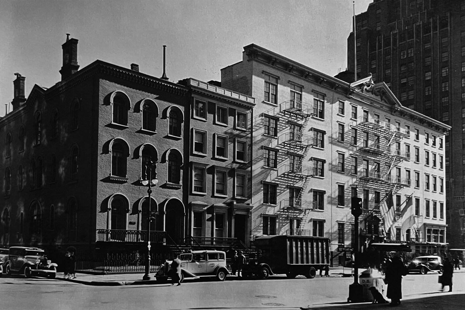 <a href='https://www.fodors.com/world/north-america/usa/new-york/new-york-city/experiences/news/photos/most-haunted-spots-in-new-york-city#'>From "The 10 Most Haunted Spots in New York City: The House of Death"</a>