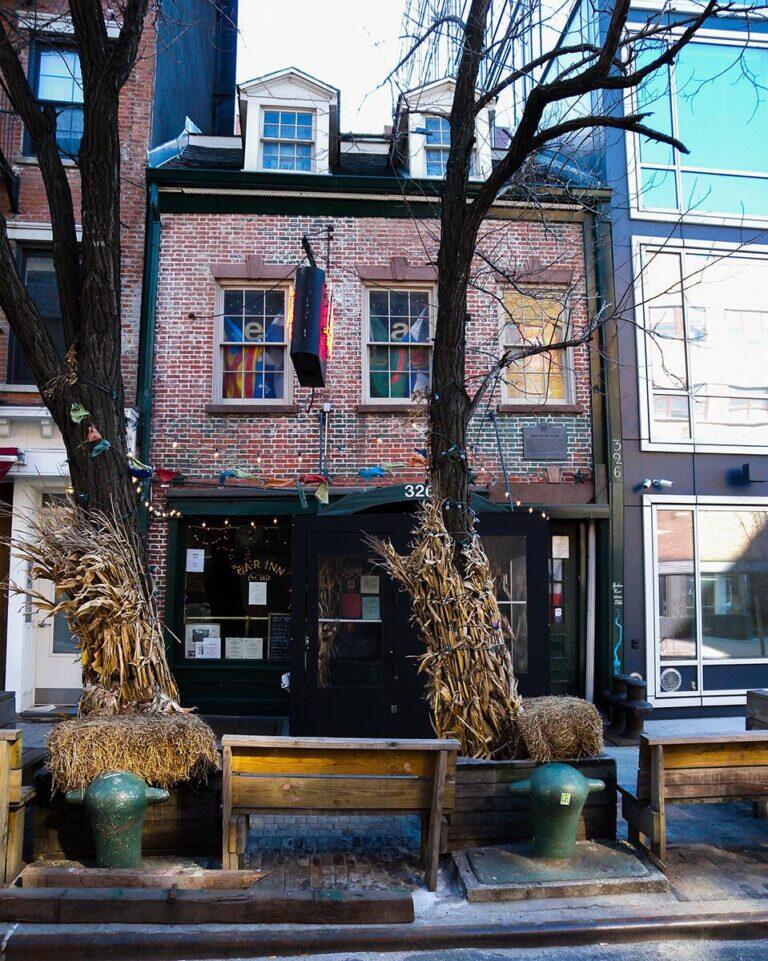 <a href='https://www.fodors.com/world/north-america/usa/new-york/new-york-city/experiences/news/photos/most-haunted-spots-in-new-york-city#'>From "The 10 Most Haunted Spots in New York City: The Ear Inn"</a>
