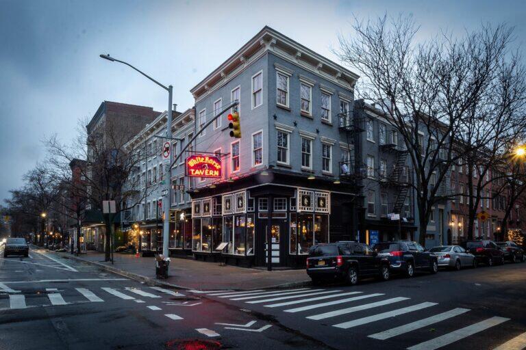 <a href='https://www.fodors.com/world/north-america/usa/new-york/new-york-city/experiences/news/photos/most-haunted-spots-in-new-york-city#'>From "The 10 Most Haunted Spots in New York City: White Horse Tavern"</a>