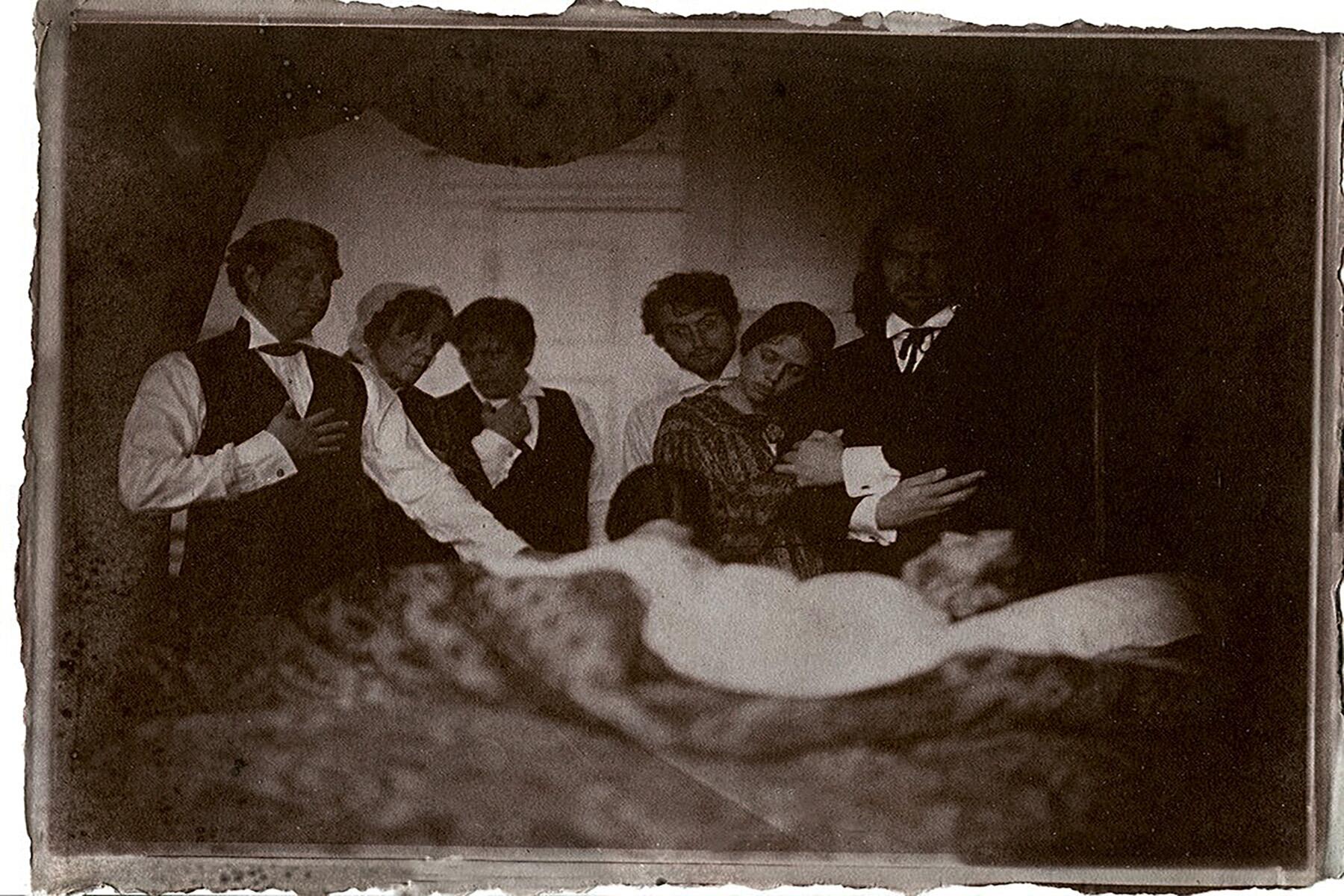 <a href='https://www.fodors.com/world/north-america/usa/new-york/new-york-city/experiences/news/photos/most-haunted-spots-in-new-york-city#'>From "The 10 Most Haunted Spots in New York City: Merchant’s House Museum"</a>