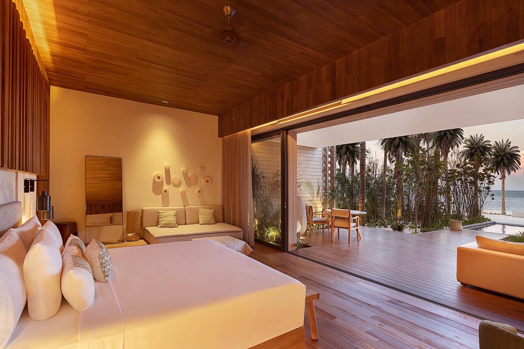 BTMXMY – Beachfront Pool Suite Beach Left View From Room – HighRes