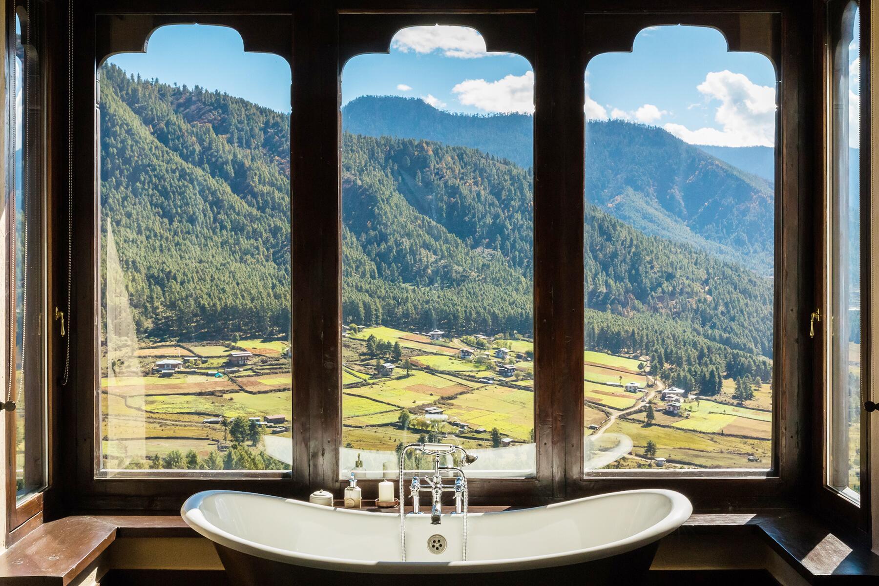 Gangtey Lodge bedroom bath view 3