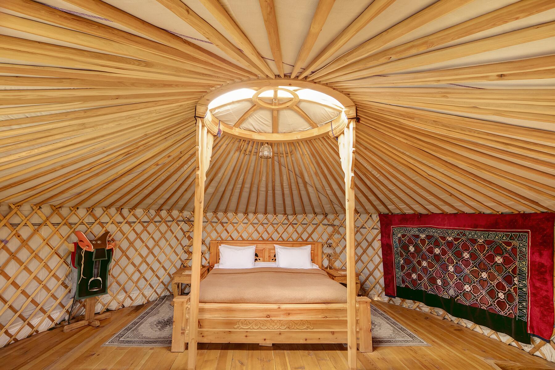 MN-Gobi-TCL-Deluxe ger-Interior-Wide Angle-copyright-Ken Spence