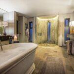 Master Suite bathub 2