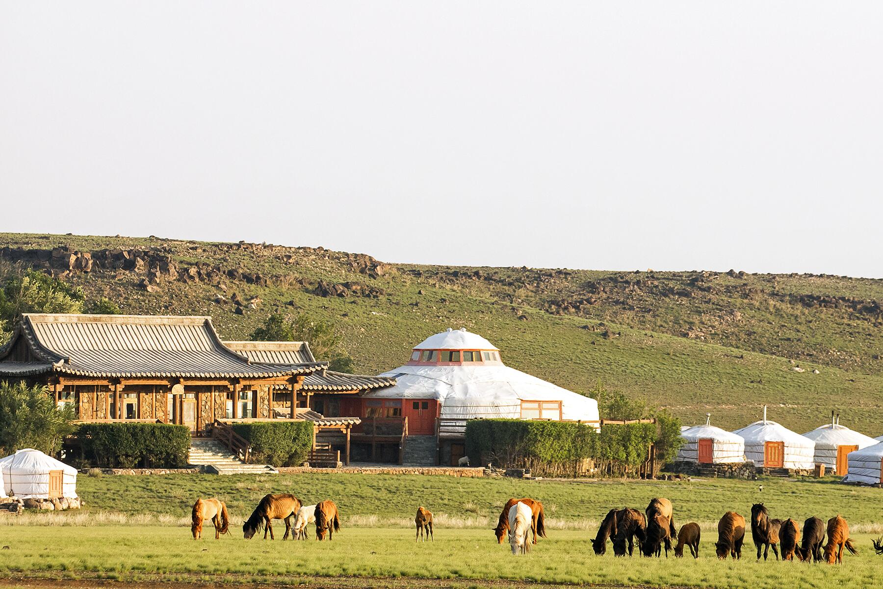 three-camel-lodge-front-view