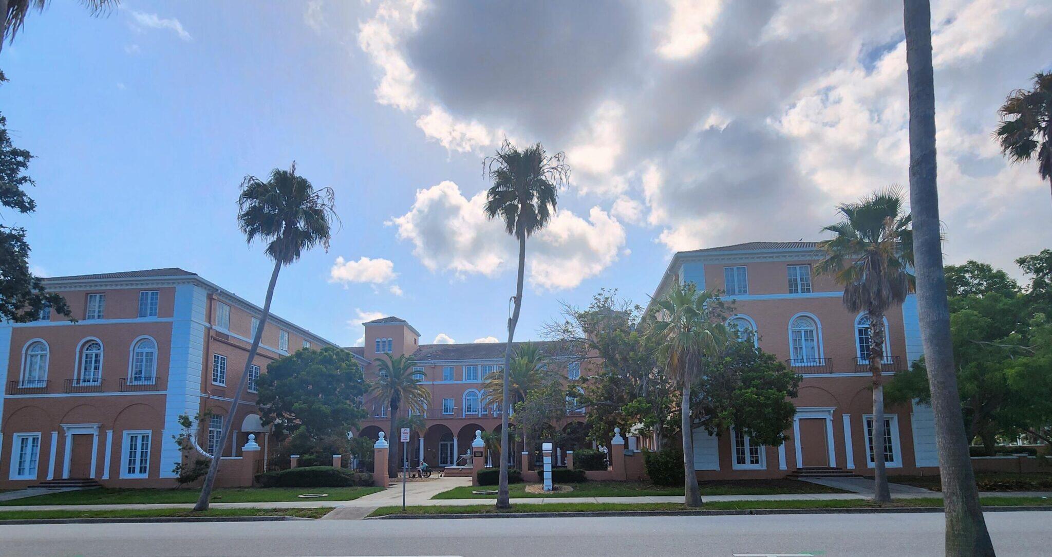<a href='https://www.fodors.com/world/north-america/usa/florida/experiences/news/photos/venice-might-be-floridas-best-kept-and-quirkiest-secret#'>From "The Weird Florida Beach Town That’s Actually Super Cool: Discover the Town’s Weird Origin Story"</a>