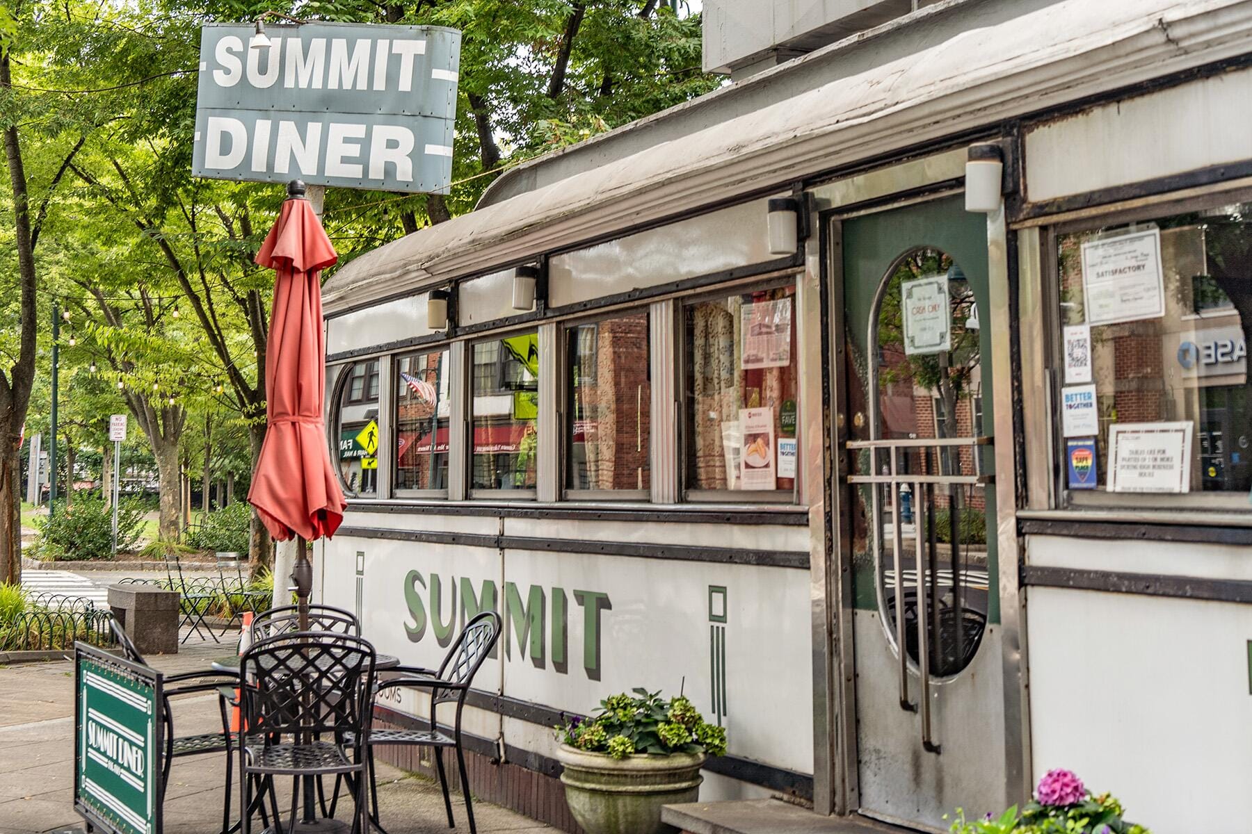 <a href='https://www.fodors.com/world/north-america/usa/experiences/news/photos/the-best-classic-soda-shops-and-diners-across-the-usa#'>From "10 Old-School Diners and Soda Shops That Still Serve a Perfect Slice of Americana: Summit Diner"</a>