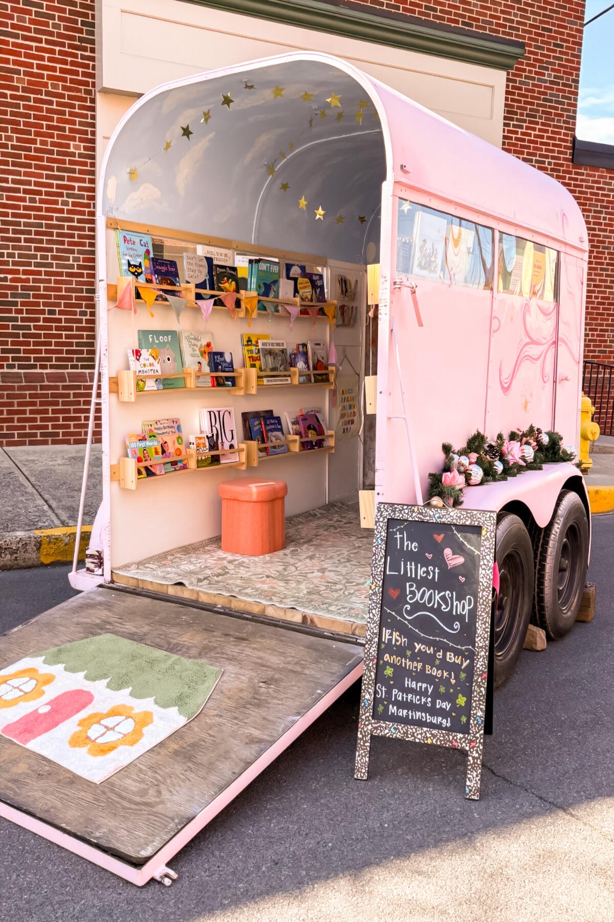 <a href='https://www.fodors.com/world/north-america/usa/experiences/news/photos/best-childrens-bookstores-in-america#'>From "America’s 10 Best Children’s Bookstores"</a>